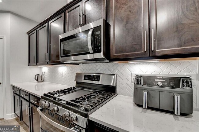 Building Photo - 811 Pineberry Ct