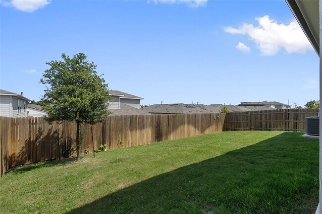Building Photo - 13821 Zuhause Dr