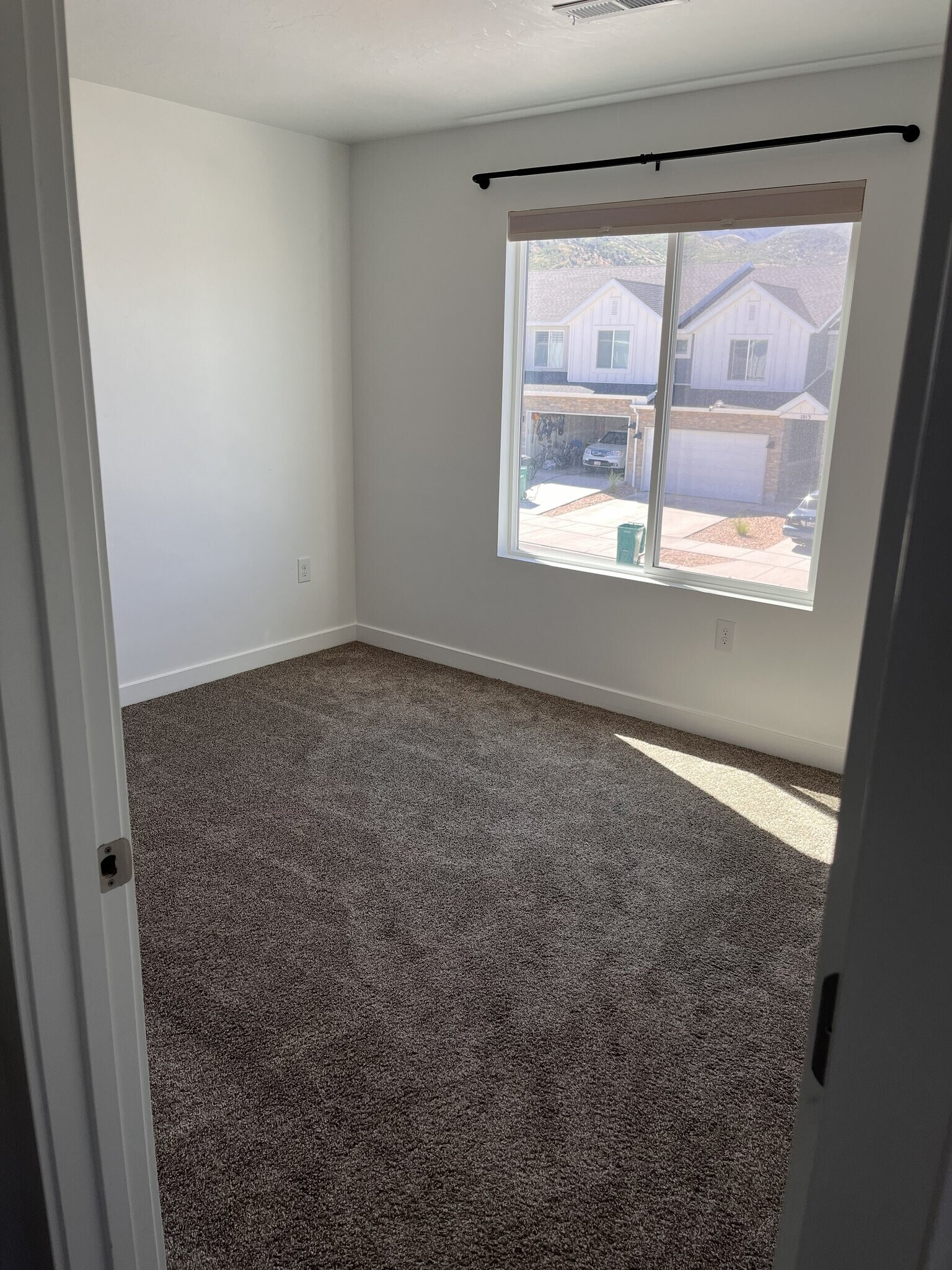 Building Photo - 1022 W Broadleaf Dr