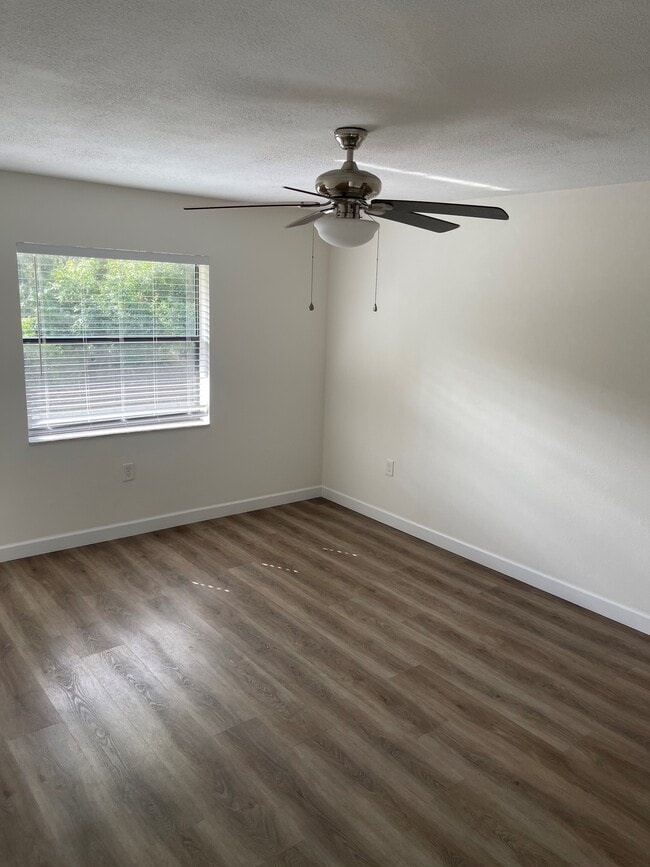 Building Photo - 4081 Lake Forest Dr