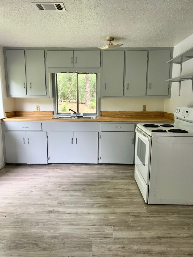 Building Photo - 10 Logaras Cir