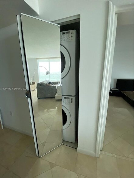 Building Photo - 2101 Brickell Ave