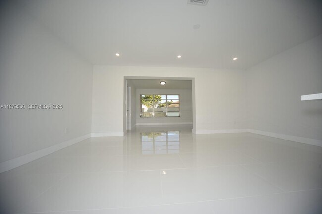 Building Photo - 18601 SW 97th Ct