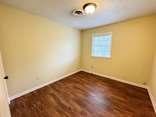 Building Photo - 301 E Park Ave