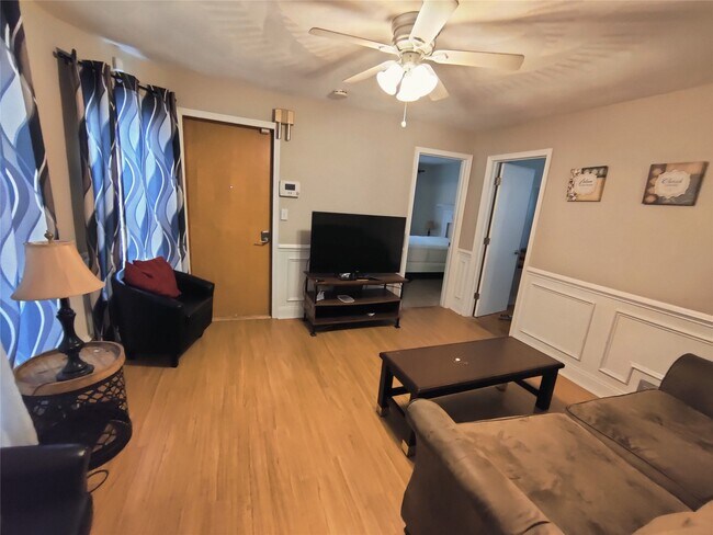 Building Photo - 51 Allen St