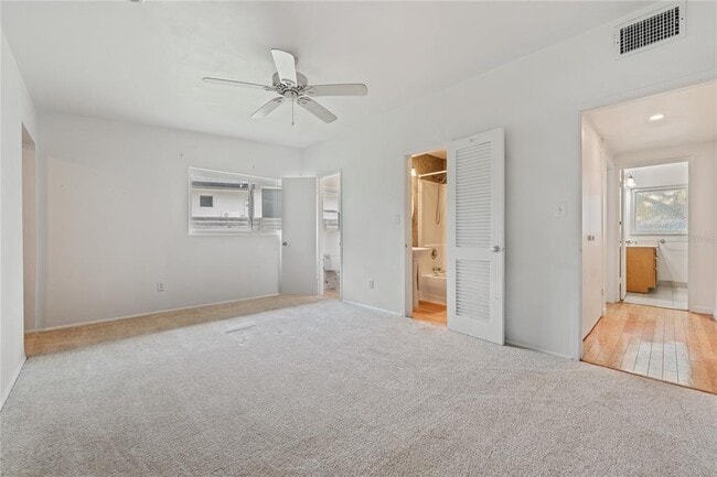 Building Photo - 2115 Sycamore Dr