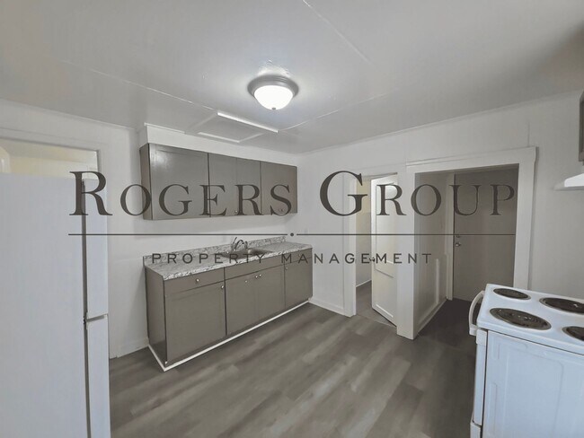 Building Photo - ***$500 Rent Credit Special*** - Homes for rent in Henderson NC - 471 Pettigrew Street - Schedule...