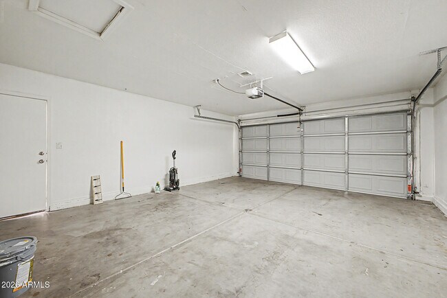 Building Photo - 504 S 7th St