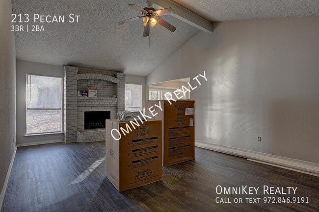 Building Photo - 213 Pecan St