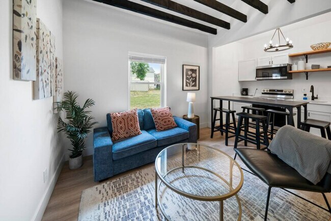 Primary Photo - 704 Wayne St