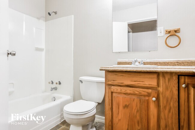 Building Photo - 1160 Spruce Dr