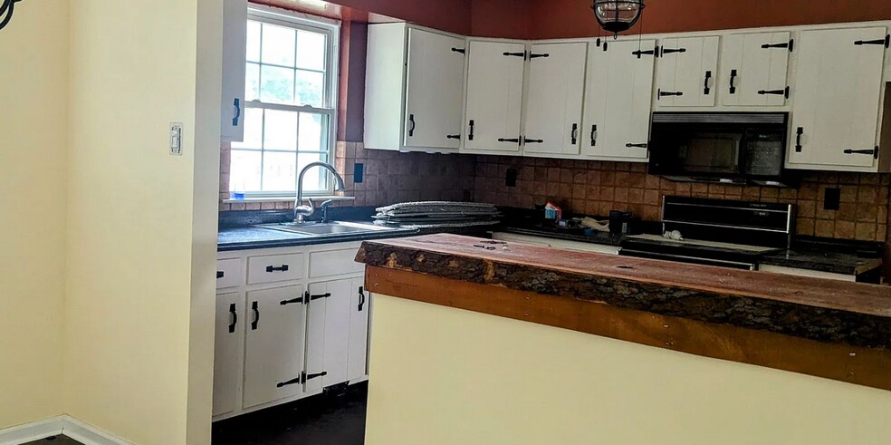 Kitchen - 113 Glen Ridge Dr
