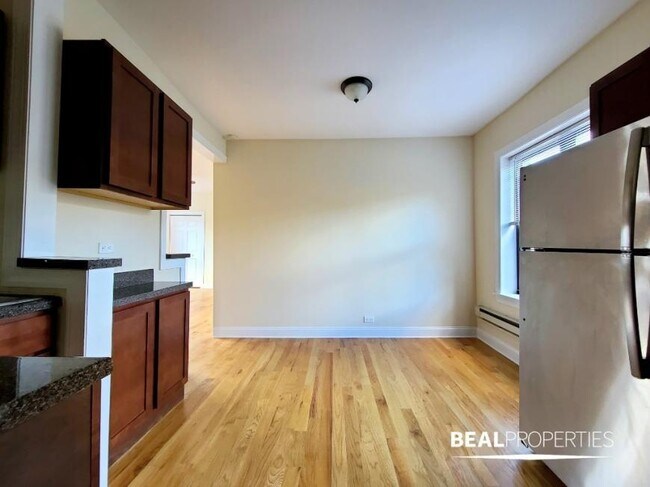 Building Photo - 1 bedroom in CHICAGO IL 60613