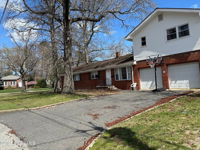 Building Photo - 217 Elmwood Rd