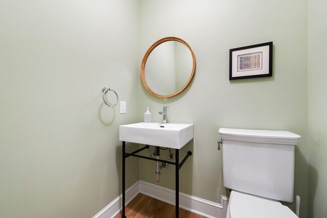 Building Photo - Modern Upgraded 4 Bed 3.5 Bath Home in SW ...