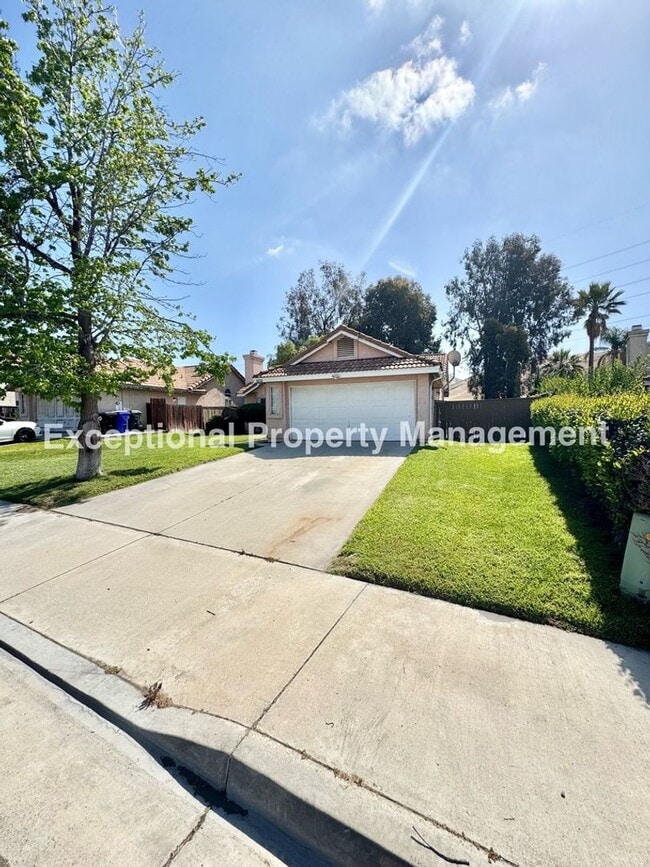 Building Photo - Ready to move in 2 bedroom 2 bath home!