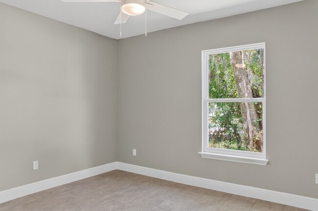 Building Photo - 815 Tomoka Rd