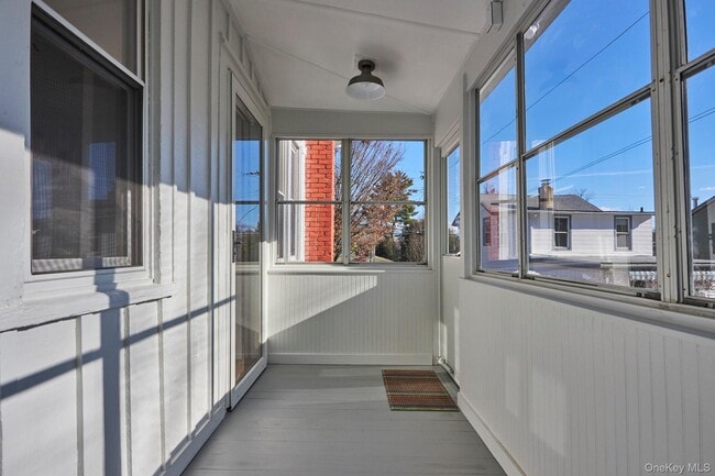 Building Photo - 16 Oak St