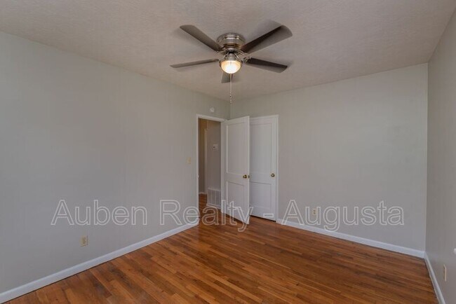 Building Photo - 501 Milledge Rd