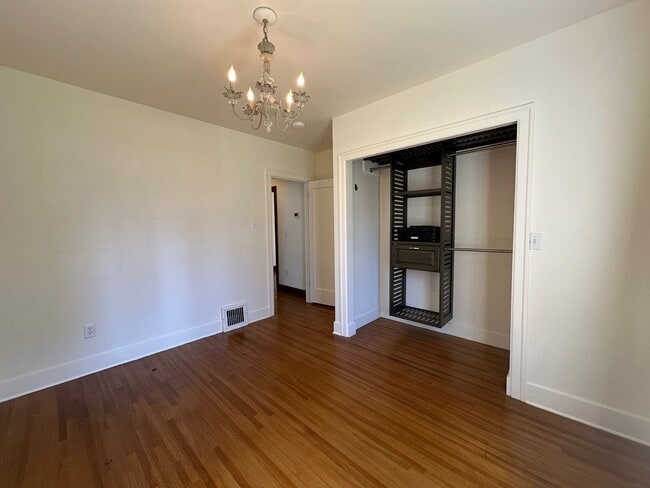 Building Photo - Stunning 3-Bedroom Craftsman Home in Kendall Yards