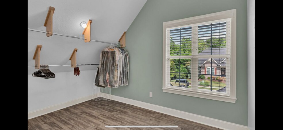 Building Photo - 437 Chapel Grove Ln