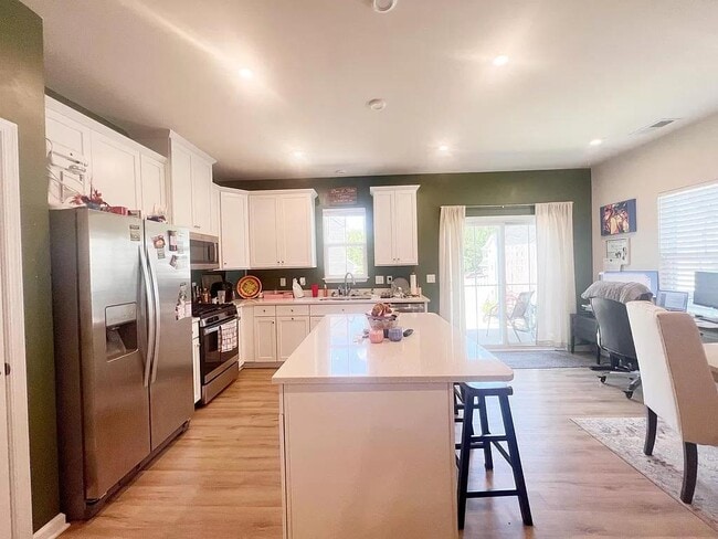 Building Photo - 100 Lilywood Ct