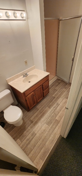 Building Photo - 831 Main St