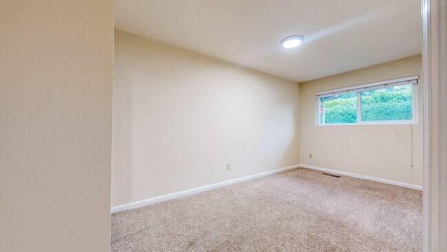 Building Photo - 1145 Edwards St