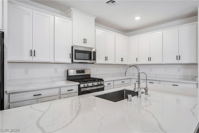 Building Photo - 1611 Dire Wolf Ave