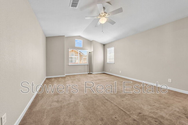 Building Photo - 39 Village Square Pl