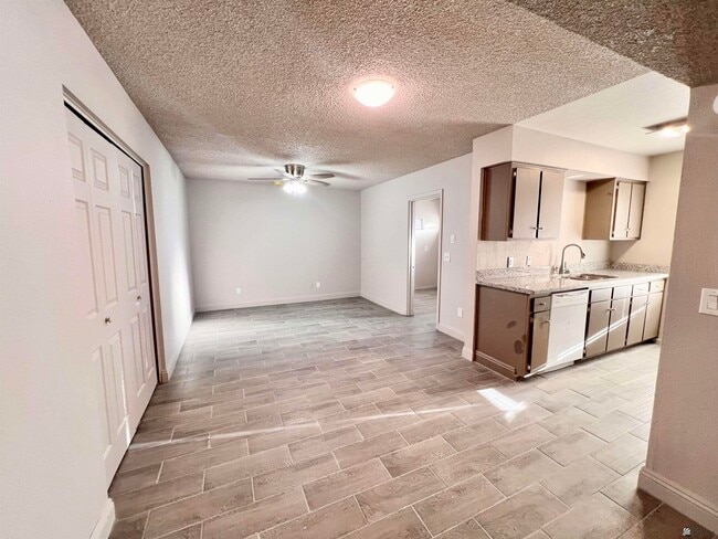 Building Photo - 2448 S 18th Ave