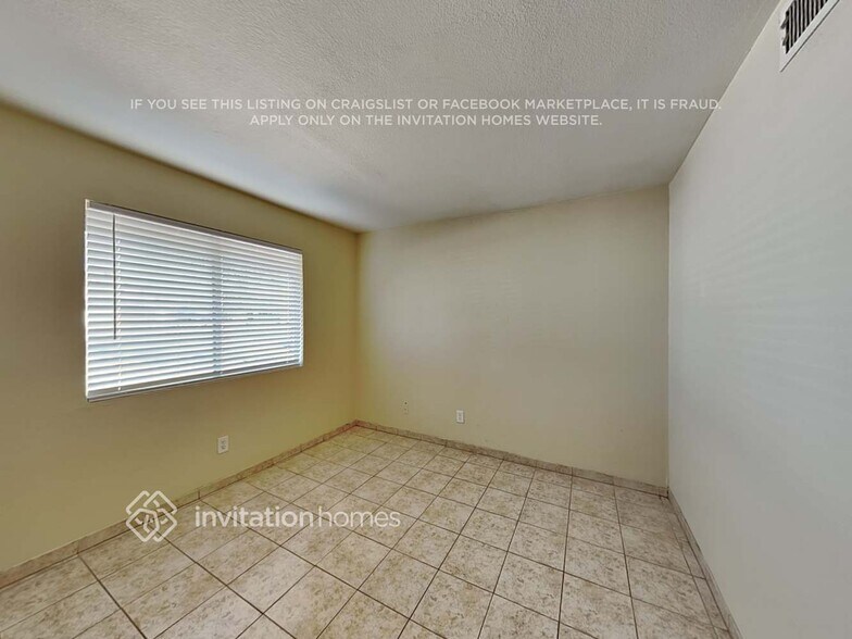 Building Photo - 7517 W Mercer Ln