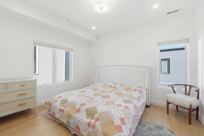 Building Photo - 6 Richardson St