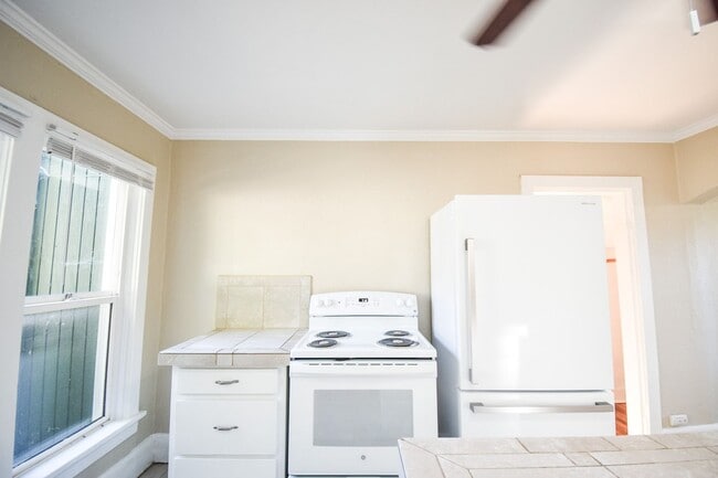 Building Photo - Beautiful 4 Bed 2 Bath Home in NE Portland!