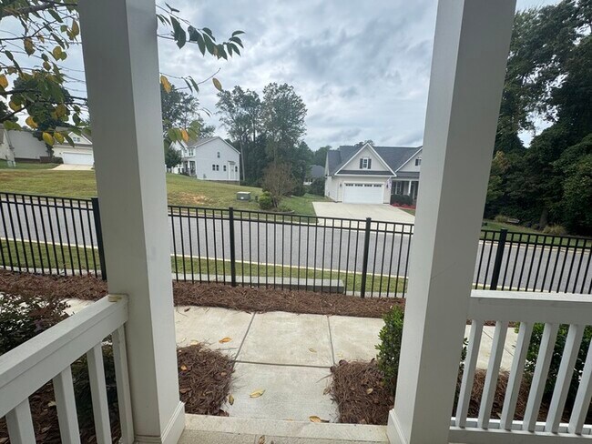 Building Photo - Cover front porch, two bedroom 2 1/2 bath townhome