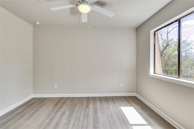 Building Photo - 8511 Fathom Cir