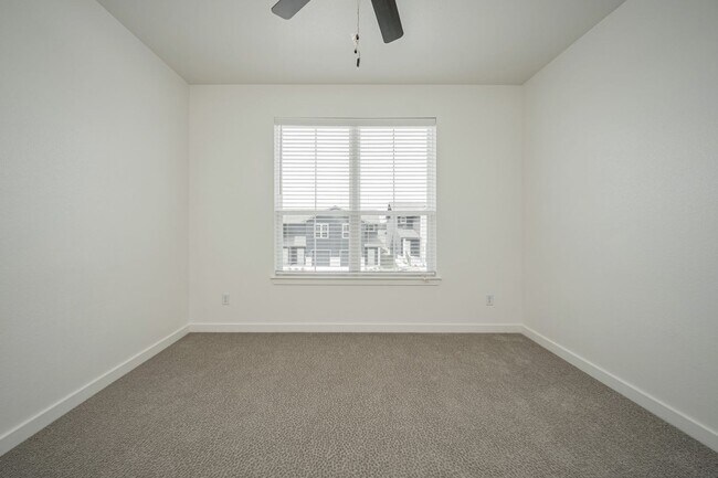 Building Photo - 8428 Adelaide Dr