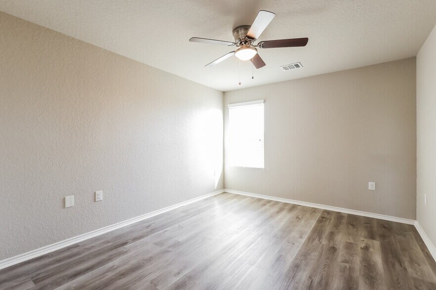 Building Photo - 5930 Bridle Bnd