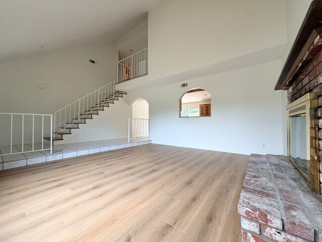 Building Photo - 412 Trent Ln