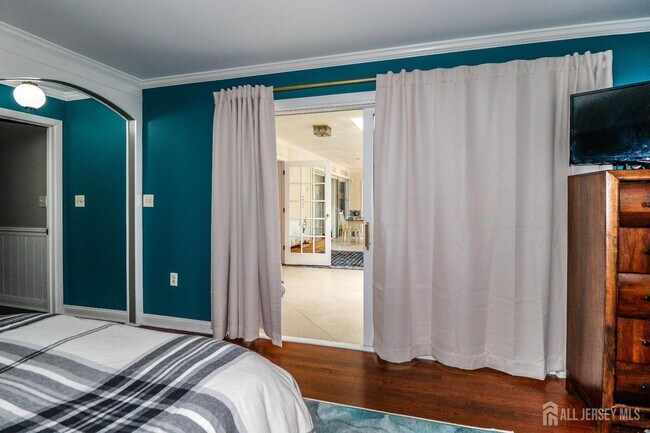 Building Photo - 71 Woodbridge Ave