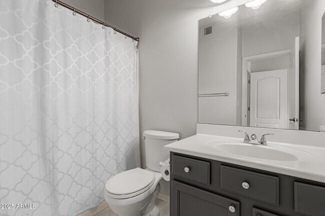 Building Photo - 1102 W Glendale Ave