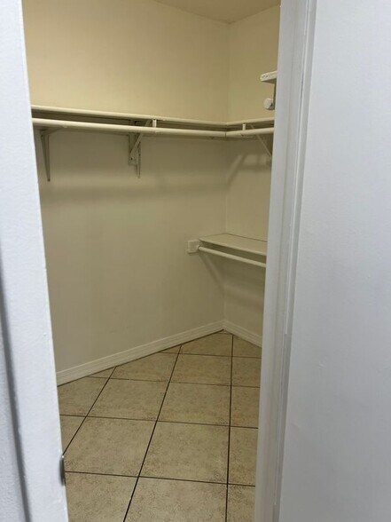 Building Photo - 10525 SW 112th Ave