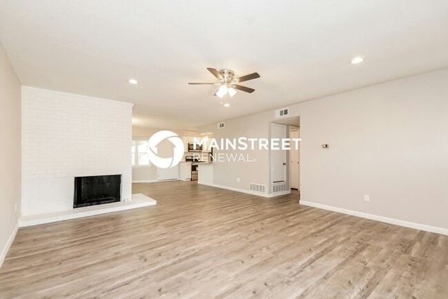 Building Photo - 3 Bedroom Pet-Friendly Home in Plano, TX with Main Street Renewal