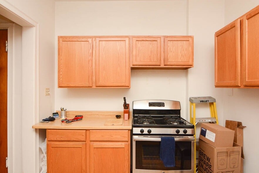 Building Photo - 1434 W Rosemont Ave