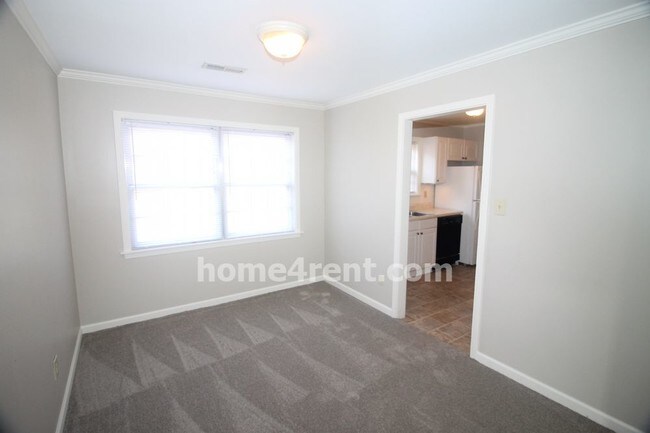 Building Photo - 2224 W 79th St