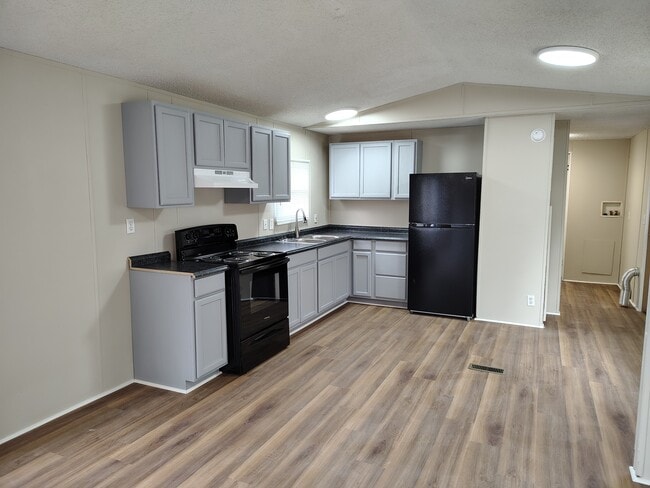 Building Photo - 13 Ez Ln