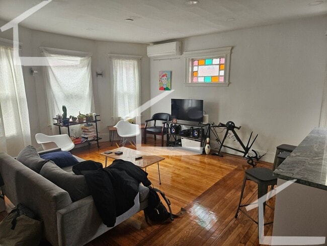 Building Photo - Mid Cambridge 3 bed 2 bath Stunner! for 9/...