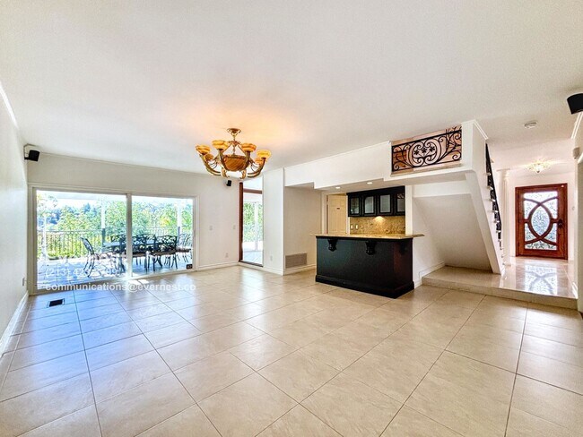 Building Photo - 10211 Clematis Ct