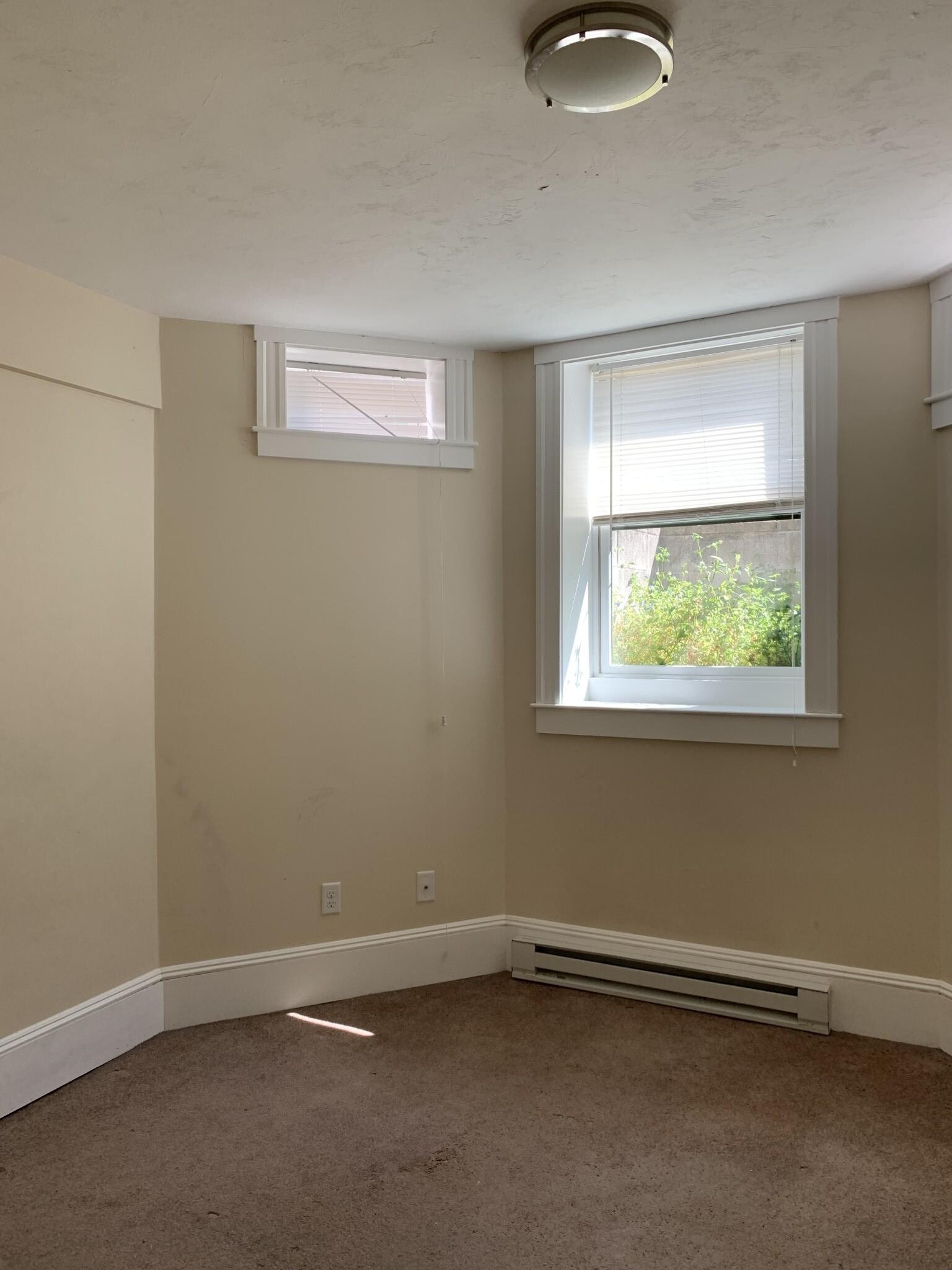 Building Photo - 61 Park Dr