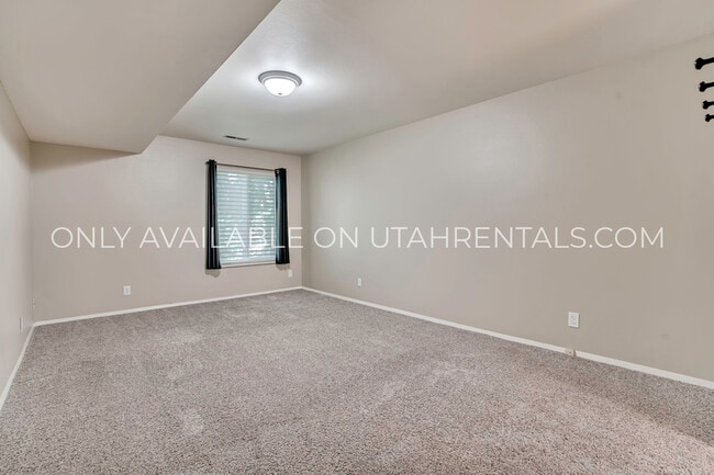 Building Photo - 7755 S Briarsprings Dr